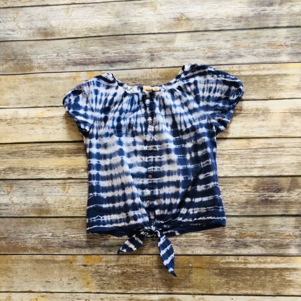 Girls super pretty tie dye shirt! Size 10 / 12